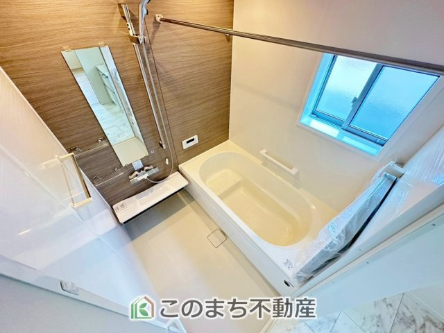 ワイウッドコート下都賀郡壬生町安塚第3期の浴室|"ゆったり１坪バスには換気・乾燥・暖房機能付き！！
大人も足を伸ばせるゆったり浴槽！！
ご家族皆さんで入っても、一人でゆっくり入っても一日の疲れを癒してくれるお風呂です！！"
