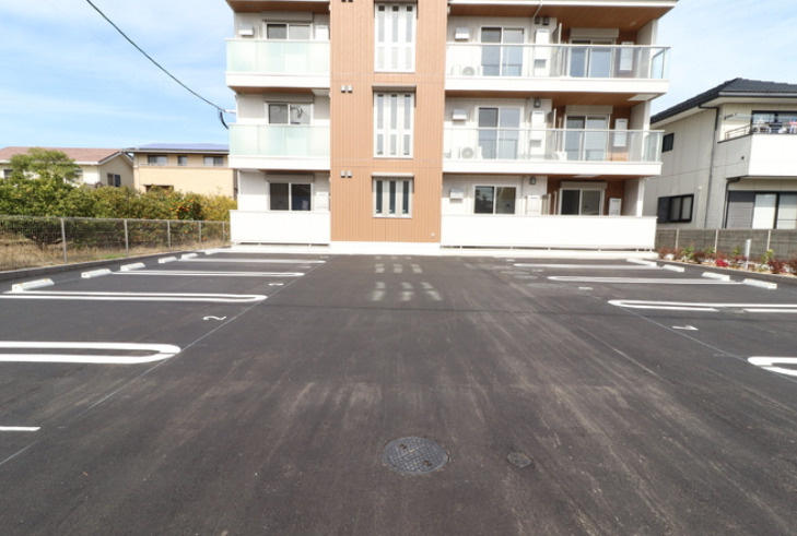 PREMILIFE汐見の駐車場