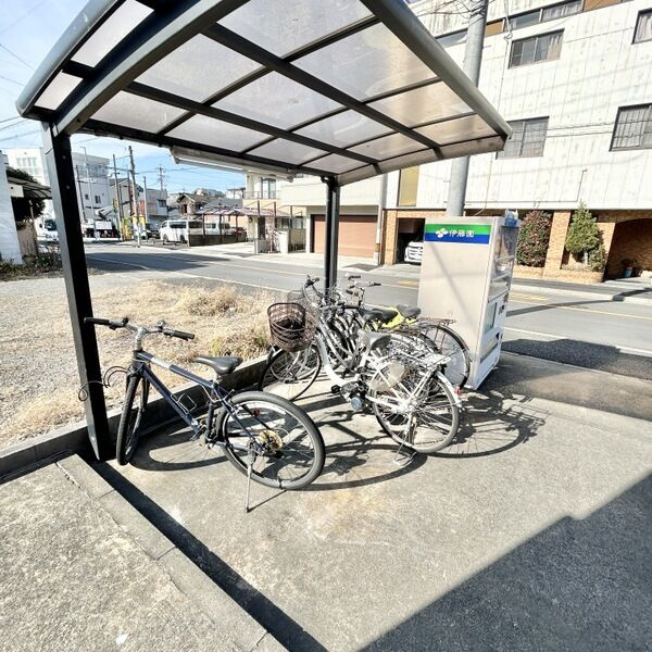 クレスト参番館　名古屋市賃貸　仲介手数料無料の駐車場