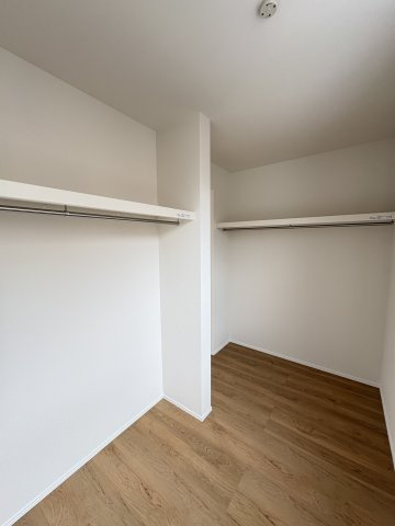 門司区上二十町2期の収納|収納力も高く、非常に魅力的なウォークインクローゼット