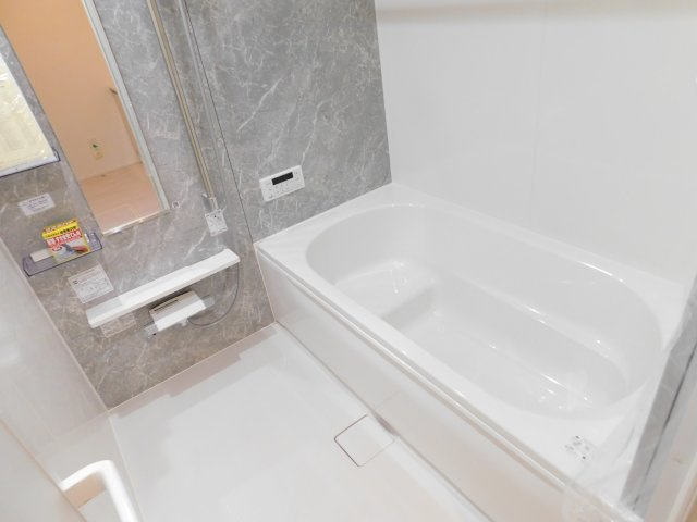 名古屋市中川区吉津３丁目の新築一戸建の浴室|◇浴室◇　　広い１坪サイズ・浴室暖房乾燥機・追い焚き機能付・スライドバーシャワー・ベンチ浴槽・断熱浴槽・オートバス・バリアフリー・浴室窓あり