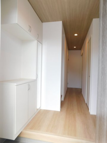 名古屋市中川区吉津３丁目の新築一戸建の玄関|◇玄関収納◇　　玄関がスッキリ片付く大容量収納♪