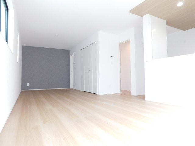 名古屋市中川区吉津３丁目の新築一戸建の居間・リビング|◇リビング◇　　南面で明るく広いリビング約２０．０帖　リビングの様子が見渡せる対面キッチン♪
