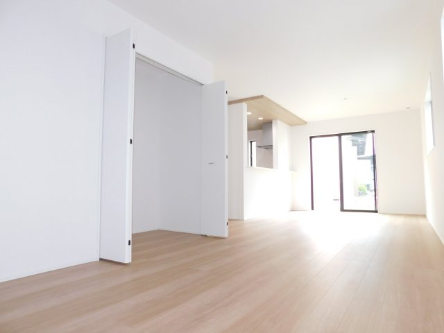 名古屋市中川区吉津３丁目の新築一戸建の居間・リビング|◇リビング◇　　南面で明るく広いリビング約２０．０帖　大容量リビング収納完備！