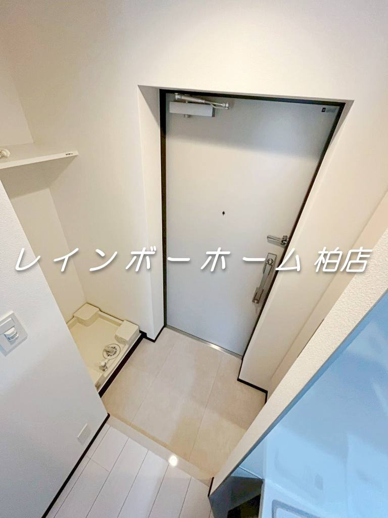 特典：仲介手数料が無料です!!の玄関|明るい玄関です
※現況優先になります。