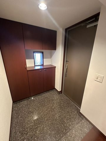 グランドメゾン丸之内の玄関