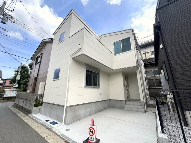 キッチンにも床暖房！この恩恵は冬に実感、ぜーーーったいに欲しい逸品！事実上の４ＬＤＫとして利用できる駅から平坦地に佇む『鶴見区上末吉３丁目』新築戸建