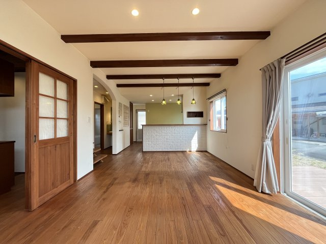 安来市汐手が丘中古住宅の居間・リビング