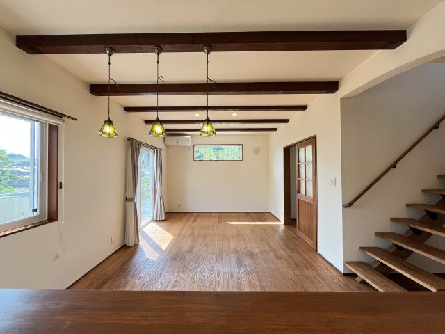 安来市汐手が丘中古住宅の居間・リビング