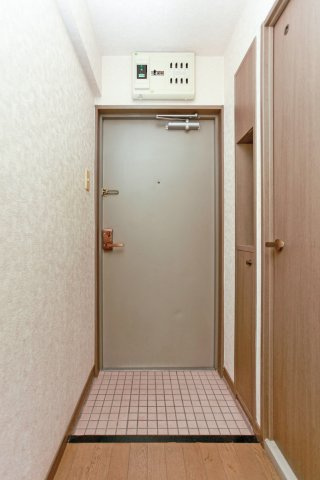 ダイナコート千代県庁口　8階の玄関|現状優先になります。