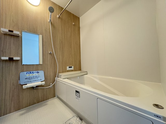 門司区上二十町2期の浴室|浴室暖房換気乾燥機・24時間換気機能付き・ベンチ付全身浴・半身浴・家族浴３種の浴槽になります。