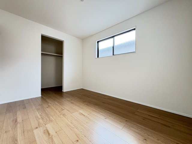 門司区上二十町2期の洋室|明るい洋室です朝の渋滞を解消。ゆとりの広さを確保した洗面脱衣室