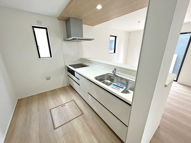新築戸建・新築建売　郡山市東原一丁目　富田東小・富田中のキッチン|カウンター越しに会話が弾み、家族とのつながりを感じられる対面キッチンです！