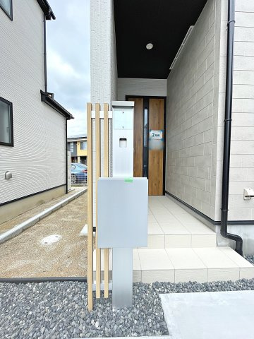 新築戸建・新築建売　郡山市東原一丁目　富田東小・富田中の玄関|モニター付きインターホンで訪問者を確認できるので、防犯対策やプライバシー保護など安心です！