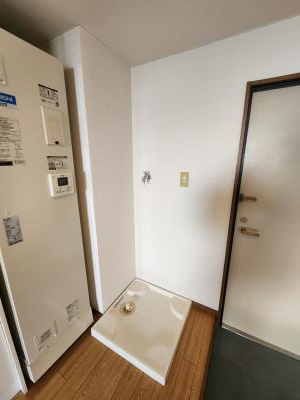 エステート三条ビルの設備|室内洗濯機置き場