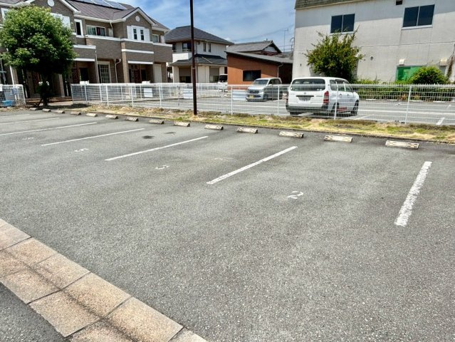 リヴィエール・スリジェの駐車場