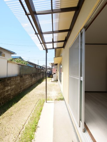 石井様貸家の庭