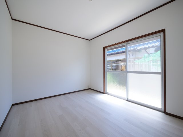 石井様貸家の洋室