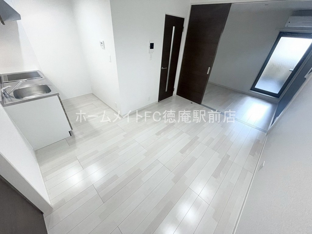 大阪市城東区放出西３丁目のアパートの居間・リビング