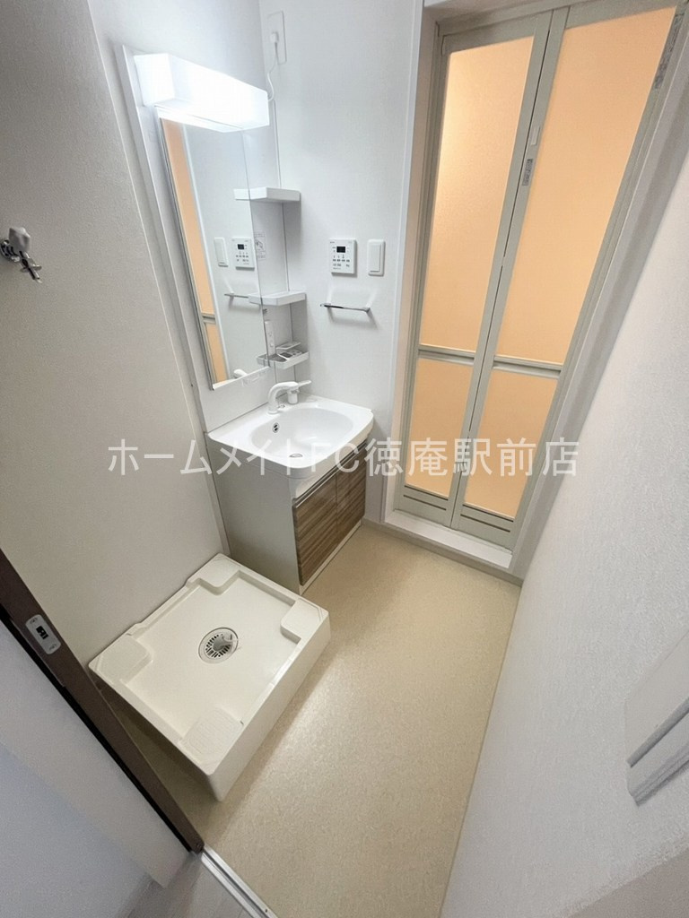 大阪市城東区放出西３丁目のアパートの洗面所