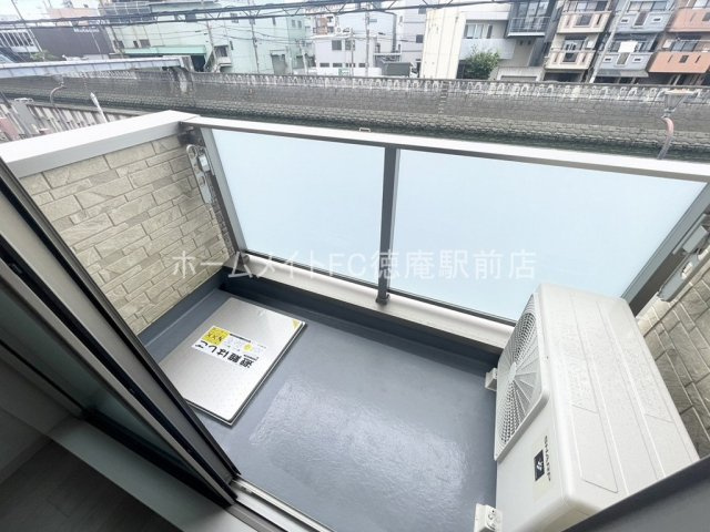 大阪市城東区放出西３丁目のアパートのバルコニー