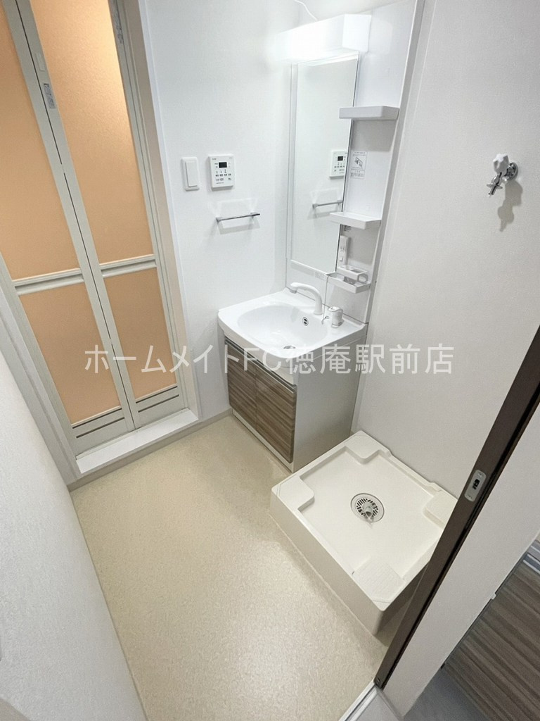 大阪市城東区放出西３丁目のアパートの洗面所