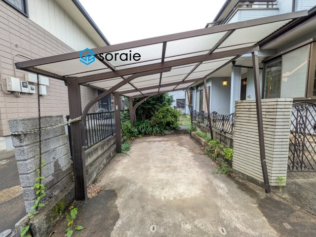 川越市霞ケ関東5丁目　中古戸建の駐車場|令和8年6月12日撮影。