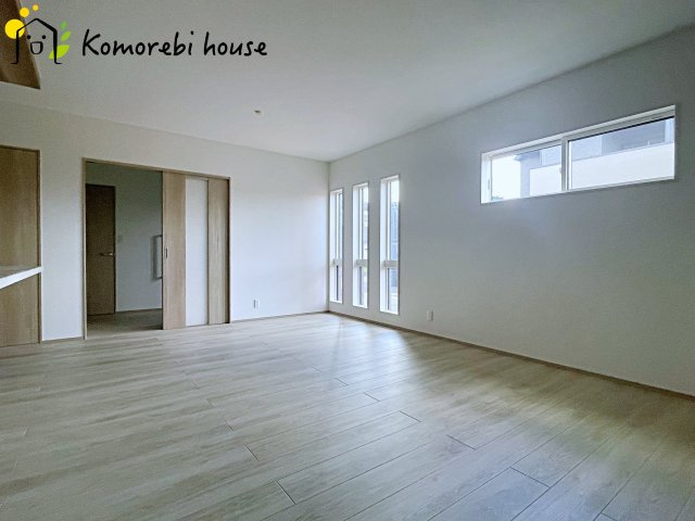 桶川市坂田西　新築一戸建て　タマタウン　01の居間・リビング|26.8.8撮影済み