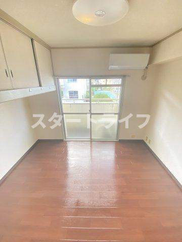大阪市東淀川区東中島５丁目の賃貸マンションの居間・リビング