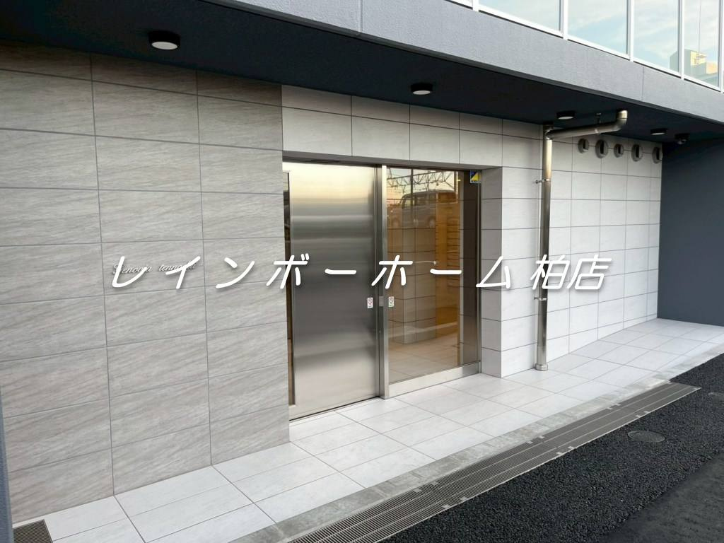 特典：仲介手数料が無料です!!のエントランス|ゆとりのあるエントランスです