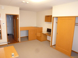 落ち着いて過ごせるお部屋なので、寝室にいかがでしょうか