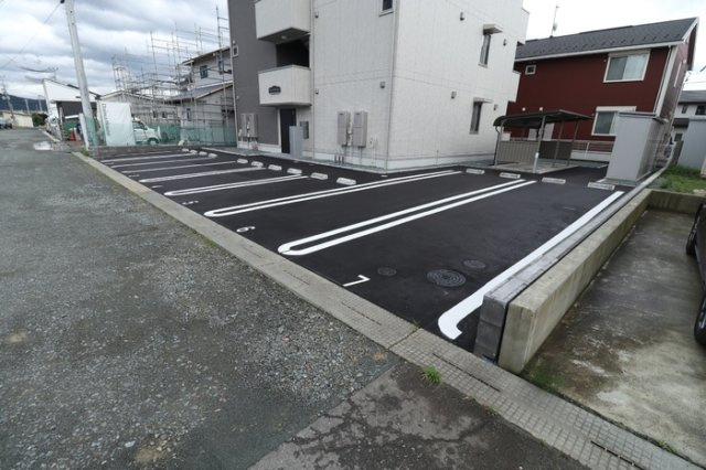 ソーニュアスリークの駐車場