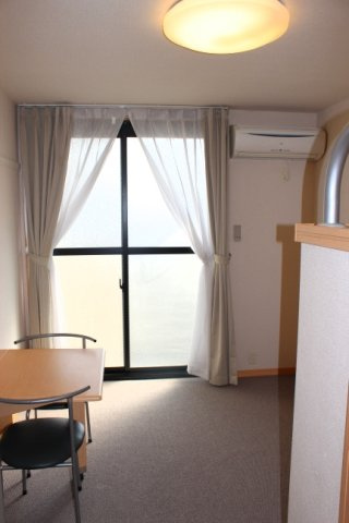 家具家電付きですぐに生活ができます(写真は２Ｆ居室です)