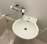 明るい色調の室内です
