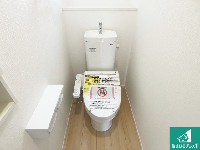 姫路市庄田　第3期　新築一戸建てのトイレ|1・2階の2ヶ所にあるので、朝の忙しい時間の順番待ちもなく、深夜の利用にも大変便利です。