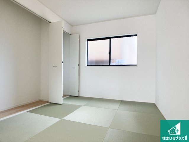 姫路市庄田　第3期　新築一戸建ての和室|一室あると便利な和室は客間としてだけでなく、小さなお子様のプレイルームや食後のくつろぎスペースとしてもご利用いただけます。収納もついていますので大活躍間違いなし！