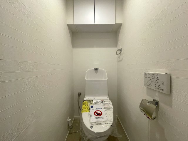 相鉄マニア必見！！電車と共にある生活がココなら実現！！鍵がないと動かないエレベーターはホテルレベルのセキュリティー！！見て分かる住居性の良さも◎な、『クリオ上星川』リノベーションのトイレ|シンプルで使いやすいトイレです