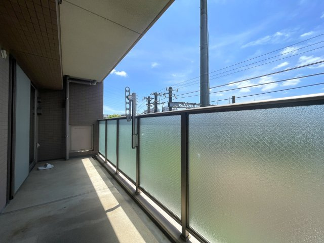 相鉄マニア必見！！電車と共にある生活がココなら実現！！鍵がないと動かないエレベーターはホテルレベルのセキュリティー！！見て分かる住居性の良さも◎な、『クリオ上星川』リノベーションのバルコニー|バルコニーがあります