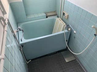 浴室に窓があり換気も楽々♪