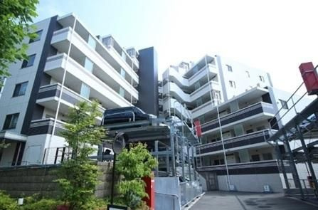多摩市諏訪４丁目の中古マンションの外観