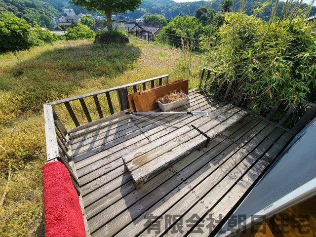 【庭】 | 玉湯町玉造中古戸建 | リビングから続くウッドデッキ