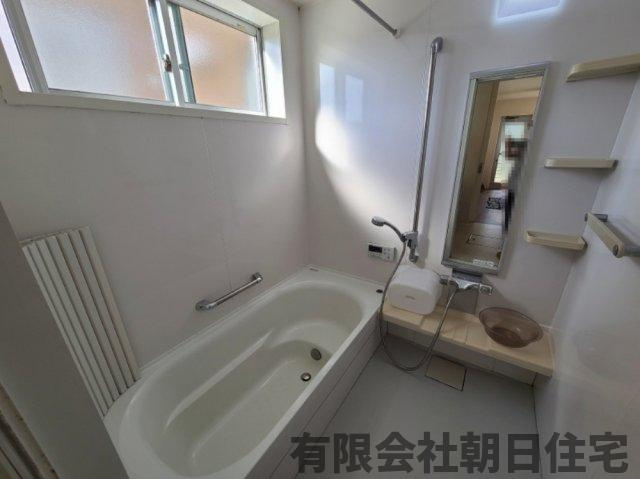 【浴室】 | 玉湯町玉造中古戸建 | ゆったりとした浴槽です