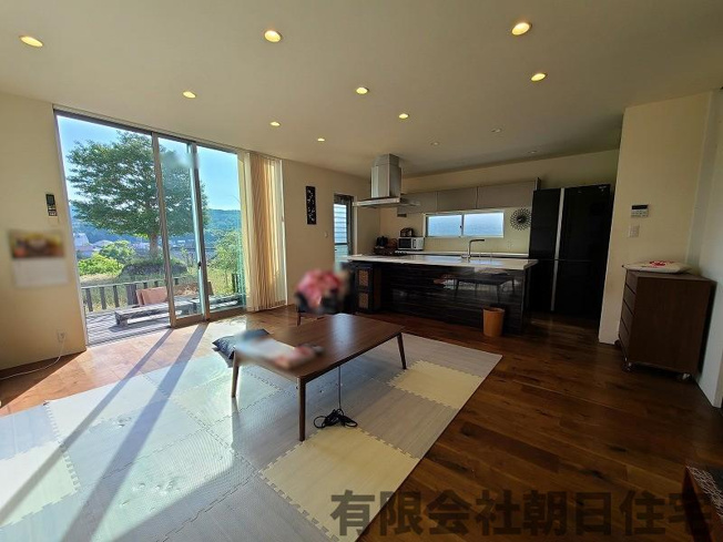 【居間・リビング】 | 玉湯町玉造中古戸建 | 日当たりの良いリビングです