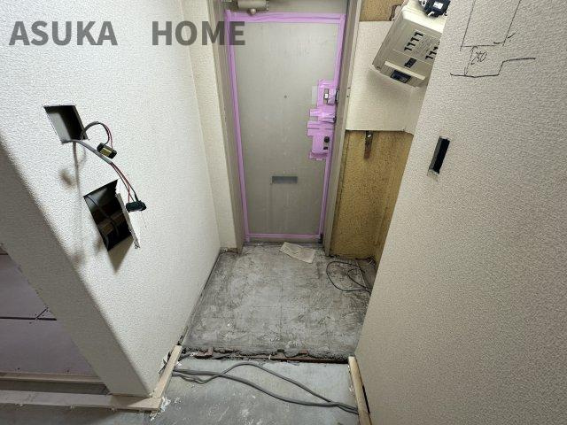 コスモ戸塚リベラヒルズB棟の玄関|シューズボックスも新規交換です。