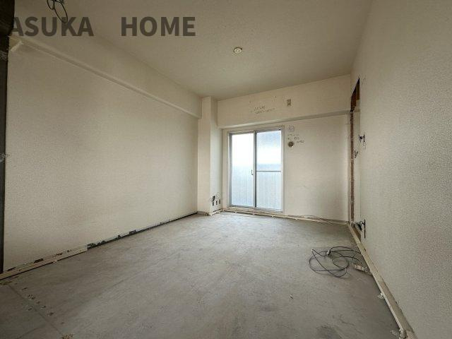 コスモ戸塚リベラヒルズB棟の洋室|開き戸の居室は主寝室や子ども部屋など、ライフスタイルに合わせて柔軟にお使いいただけます。