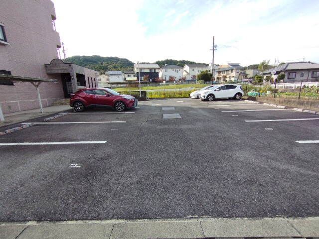 ベルシャンブール本宿の駐車場