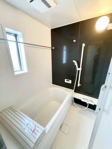 長野市松代町松代第９の浴室|浴室乾燥機付きのお風呂です♪窓もあるので換気などもしっかりできます！！　１号棟
