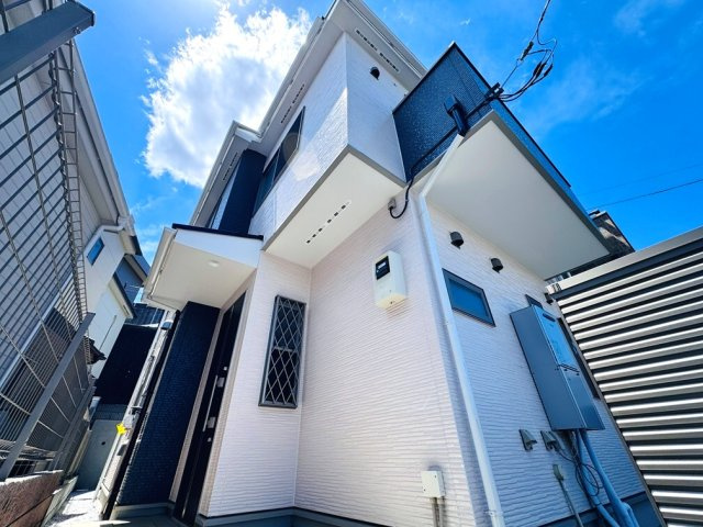 【外観】 | 和光市下新倉4丁目　中古一戸建住宅（成増店） | 2階には両面バルコニーが採用され、通風・採光良好です！風の通り道ができることで家全体の換気効率が上がり、湿気を逃がしやすい構造でございます。