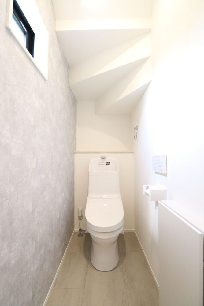 LAVIE土居田2601Bのトイレ|【施工例】トイレは１階、２階に設置。便座はフチ無し形状になっているので、サッとひと拭き、お掃除ラクラク。