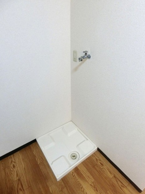 【設備】 | ホワイトエレガンスⅡ | ※参考写真※キッチンにある室内洗濯機置き場です♪室内に置けるので洗濯機が傷みにくい☆